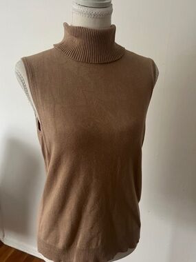 Cable & Gauge Quiet luxury Classic Sleeveless Turtleneck in Camel Brown Womens M